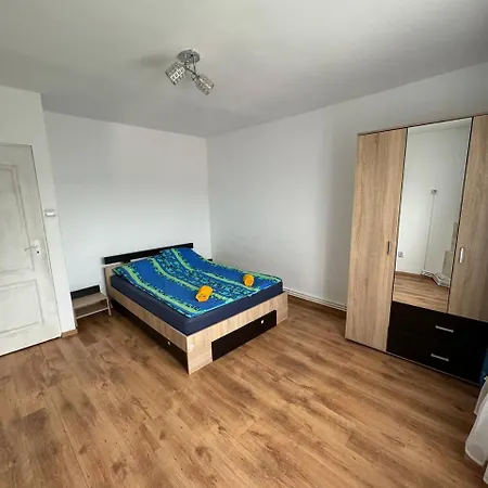 Cozy Apartment Close To The City Centre Hunedoara Exterior photo